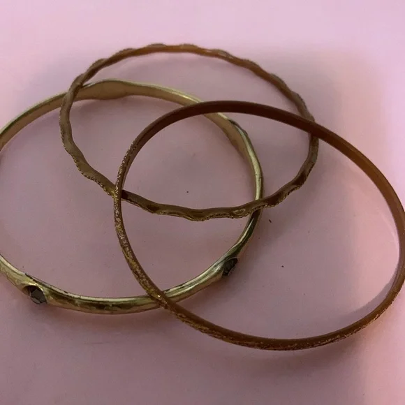 Three bracelets - Picture 5 of 7